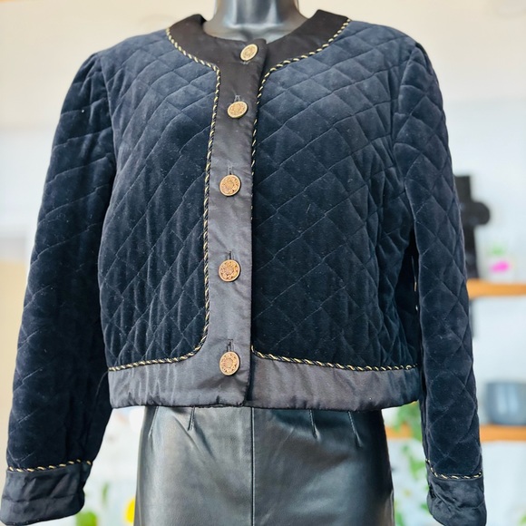 Chic Vintage Black Velvet Quilted Cropped Jacket - Picture 5 of 10